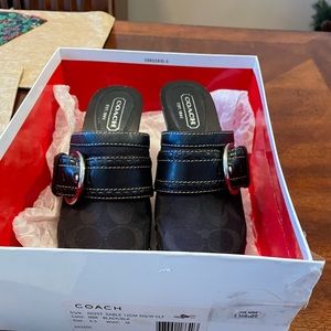 Black Classic Signature Clogs